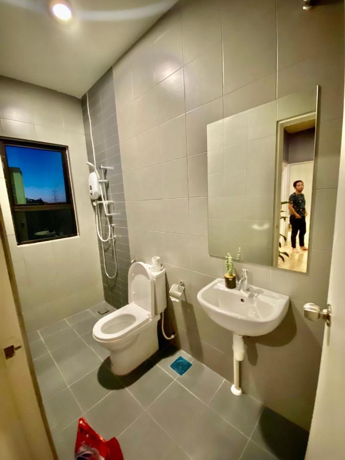 Faizal Madhi Homestay Кучинг Экстерьер фото