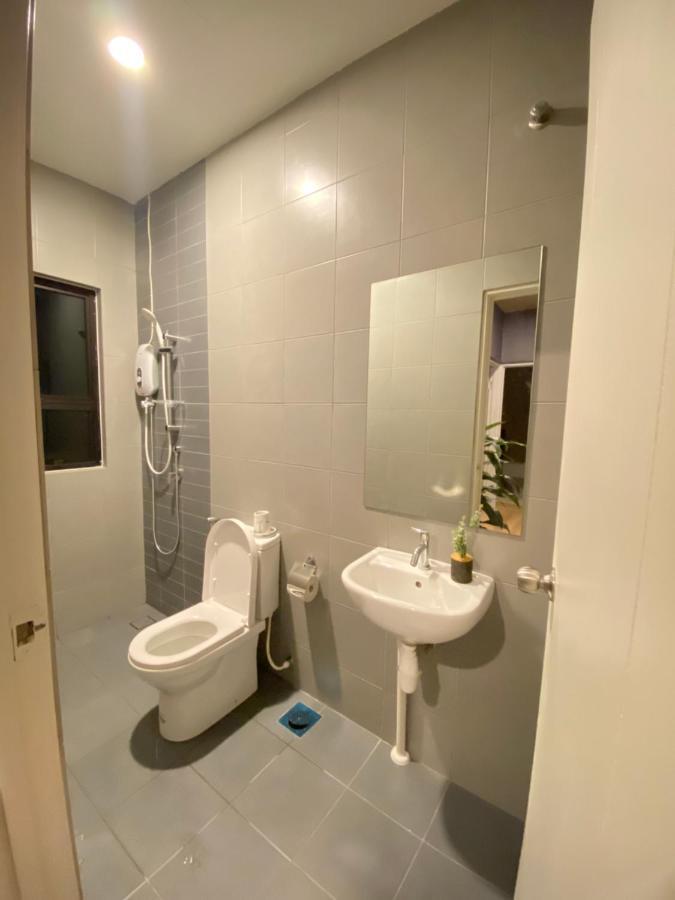 Faizal Madhi Homestay Кучинг Экстерьер фото